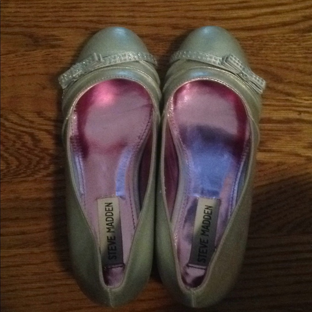 Steve madden high heels that are silver.